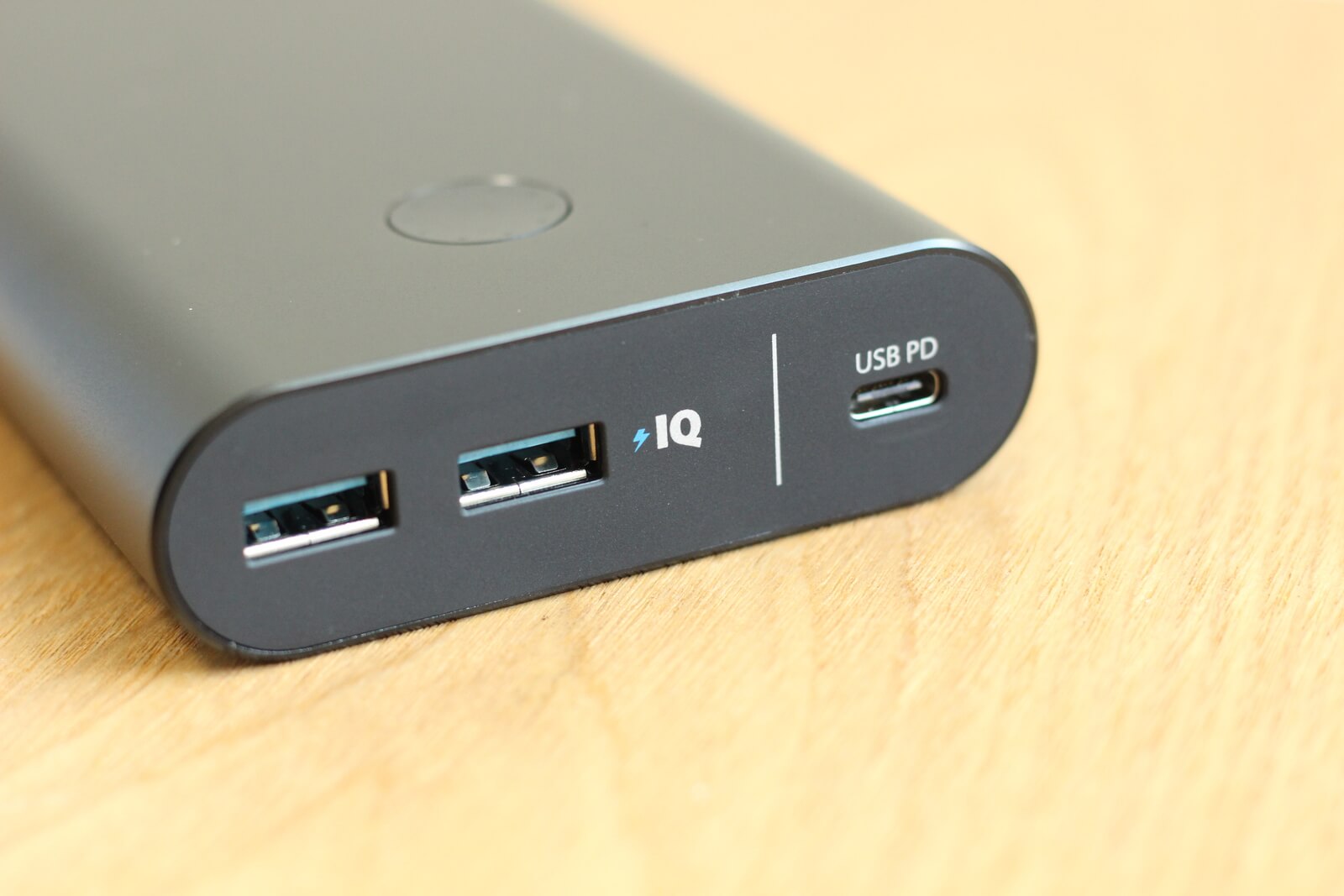 USB Power Delivery対応のUSB-Cポートを搭載して急速順電が可能