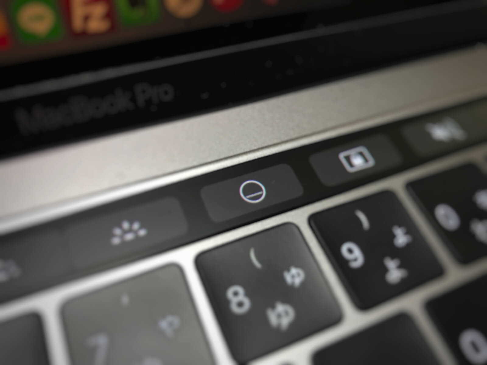 【Mac】Touch IDボタンでスリープのショートカットキーが効かない！Touch Barから簡単にスリープする方法