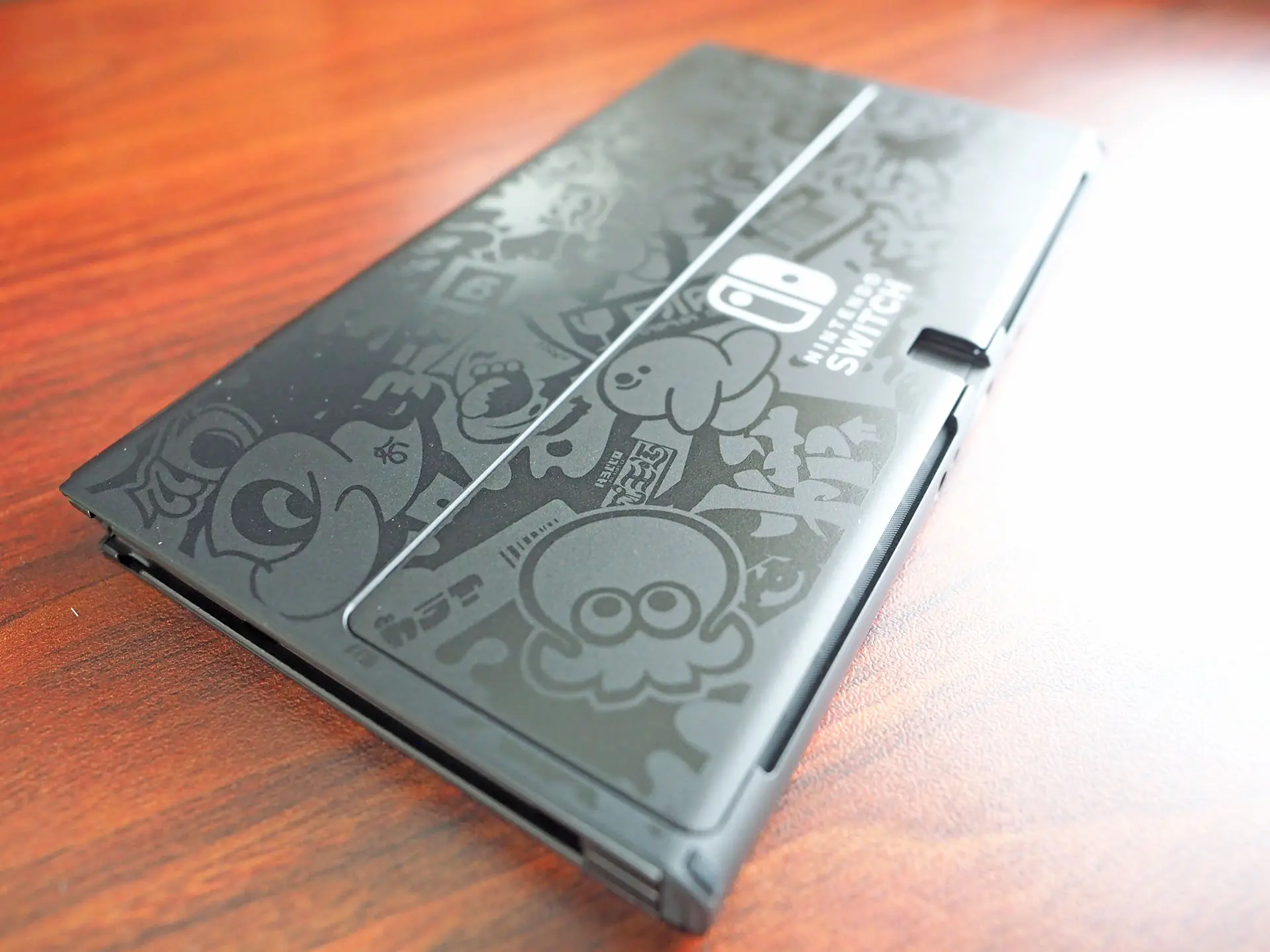 ドックも本体もコントローラーもイカ・イカ・イカ！Nintendo Switch ス